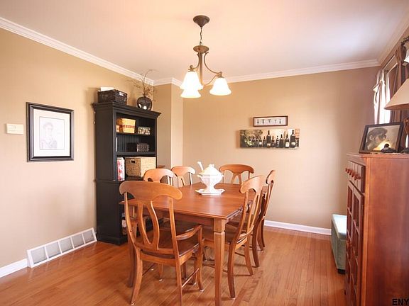3rd image of 6 Cotton Wood Ln