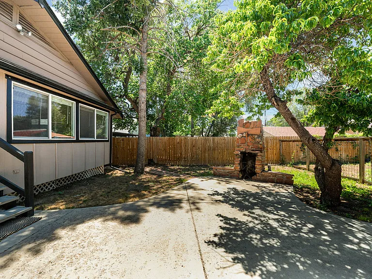2085 Fenton St #B — Photo 16