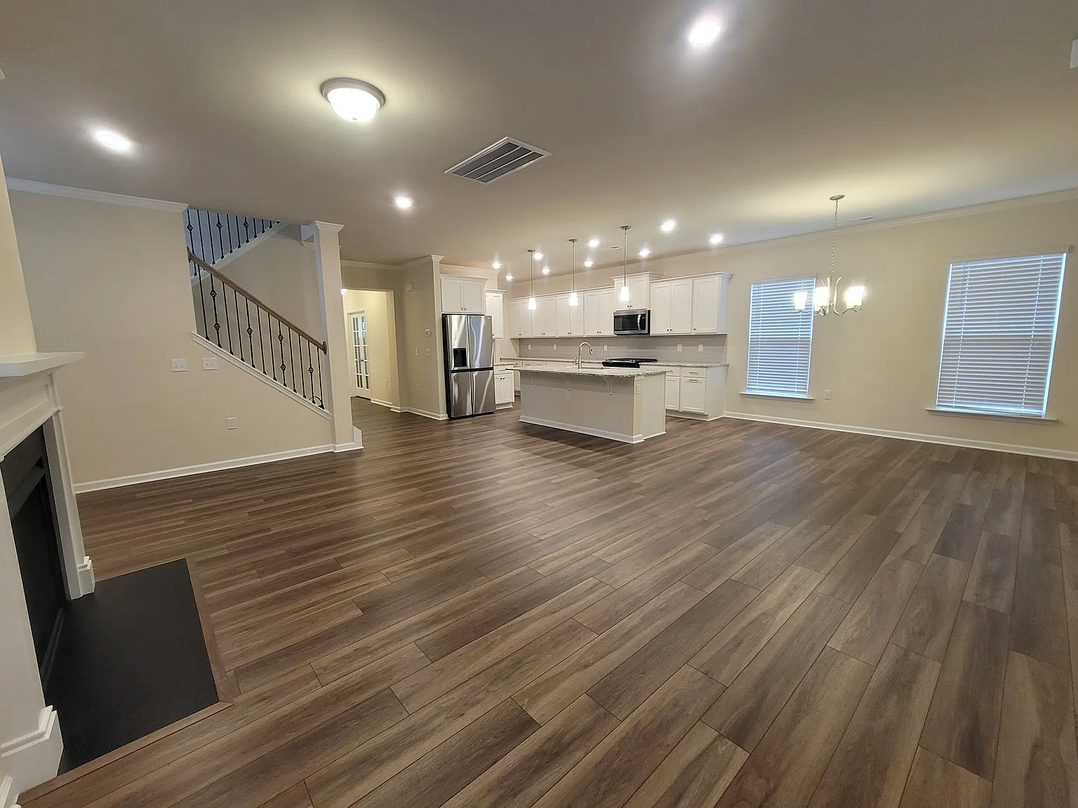 4 bed, 2486 sqft, $2,500 — Photo 3