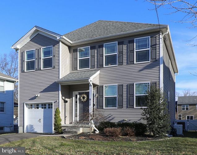1st image of 917 E Prospect Ave
