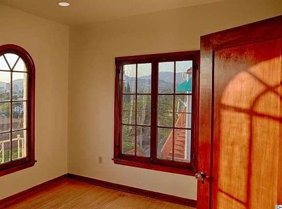 4th image of 1044 Marion Dr