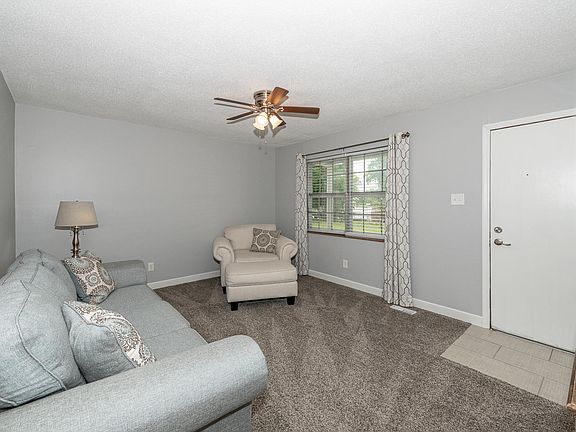 4th image of 608 Malvern Cir