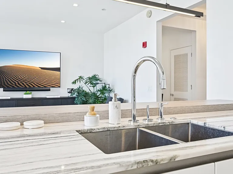 363 E Wacker Dr #2204 — Photo 10