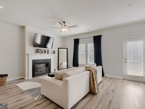 4th image of 11694 Chatham Dr