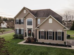 8 Robins Nest Ln, Pottstown, PA 19465