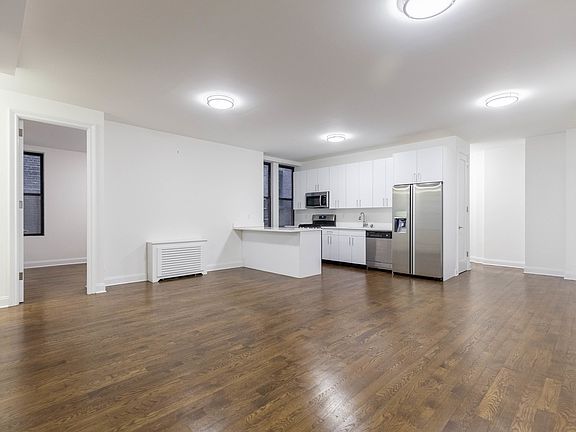 3rd image of 200 W 58th St APT 4B