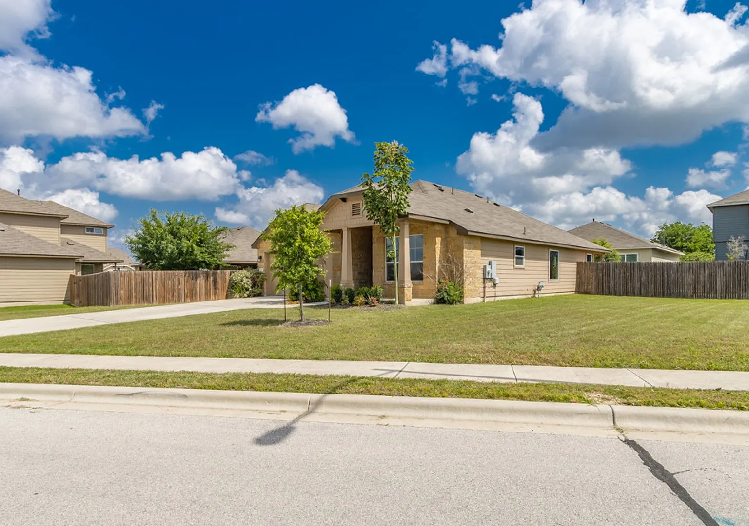 1411 Elbe St Pflugerville, TX 78660 — Photo 3