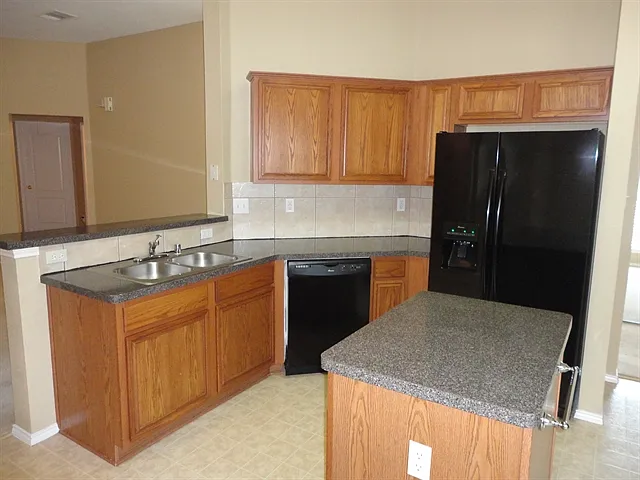 1120 Rio Bravo Dr — Photo 3
