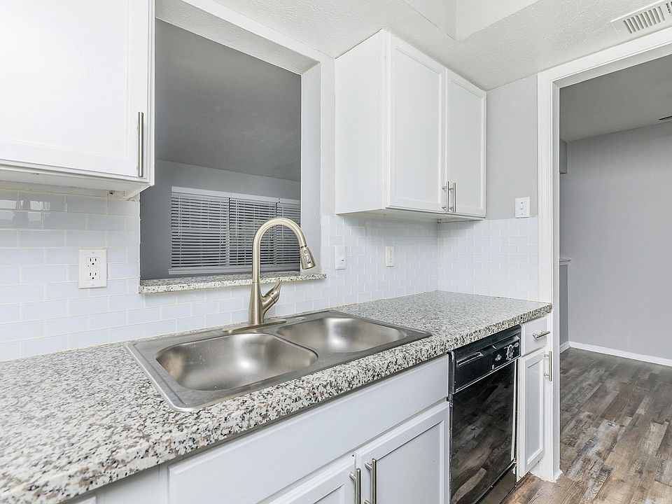 1st image of 1212 Hampshire Ln #210-1