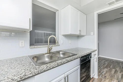 Camelot Apartments Photo 1