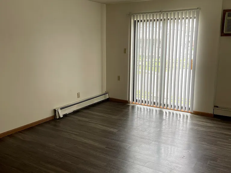 612 E Court St #9 — Photo 5