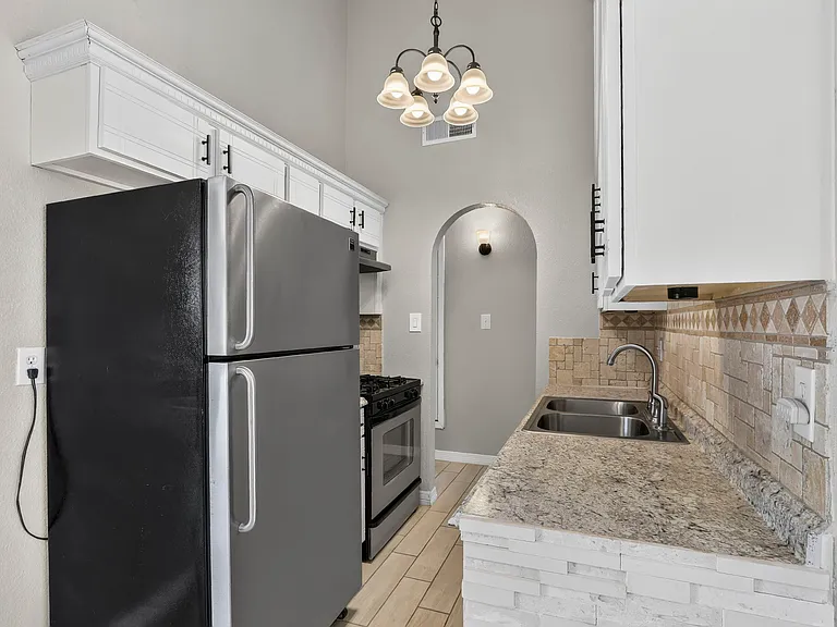 9128 Bur Oak Cir — Photo 10