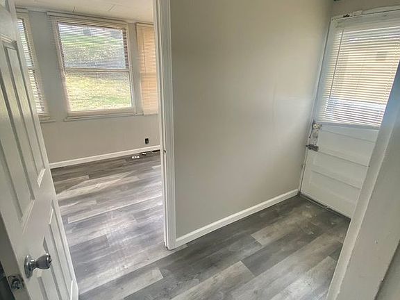 3rd image of 5530 Sunbury Ave