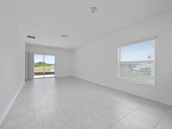 4th image of 573 Bell Prairie Cir