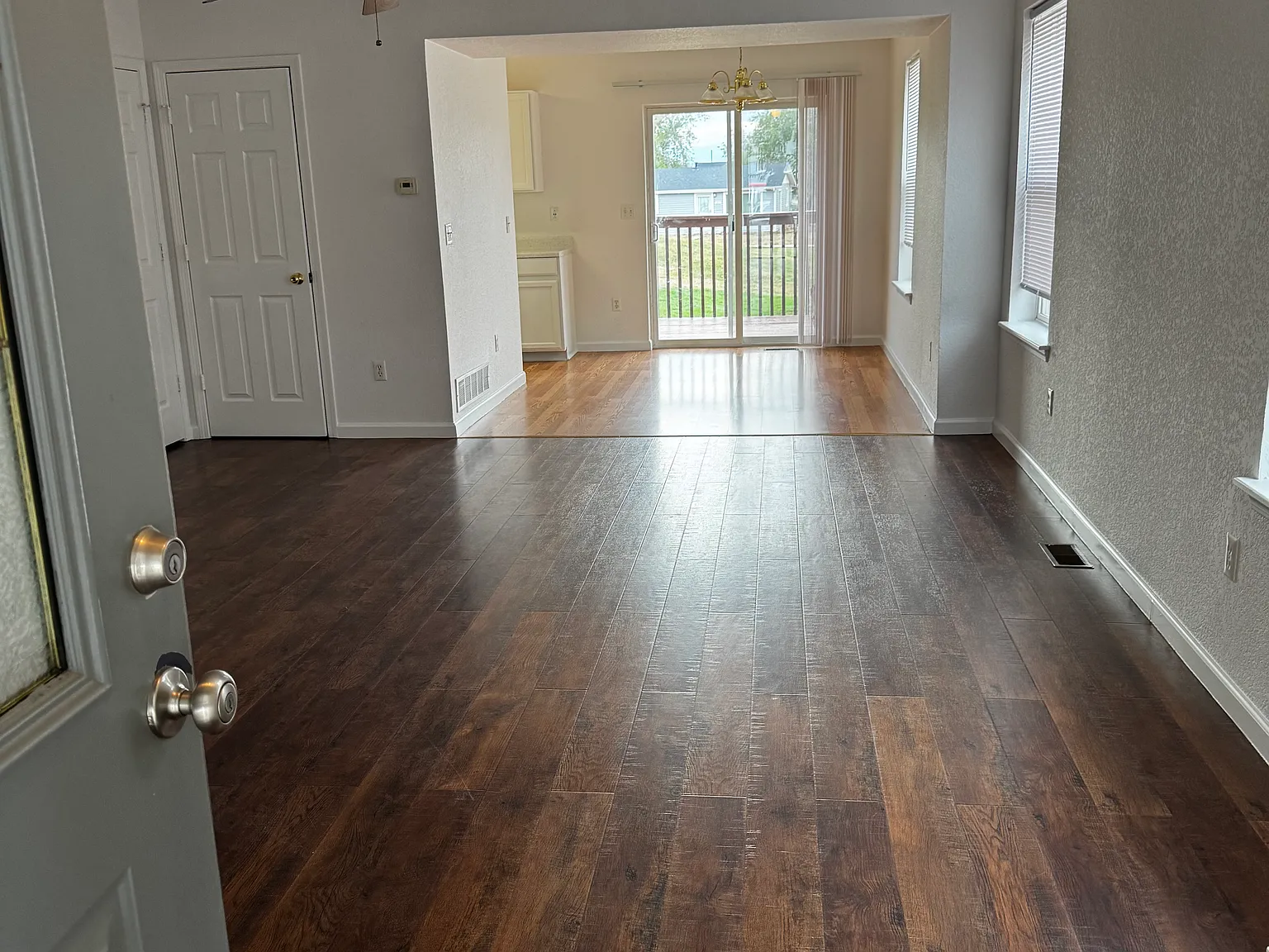 3 bed, 2.5 bath, 1400 sqft, $2,250 — Photo 3