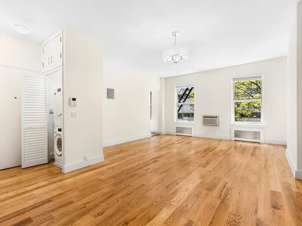 417 W 50th St #2A, New York, NY 10019