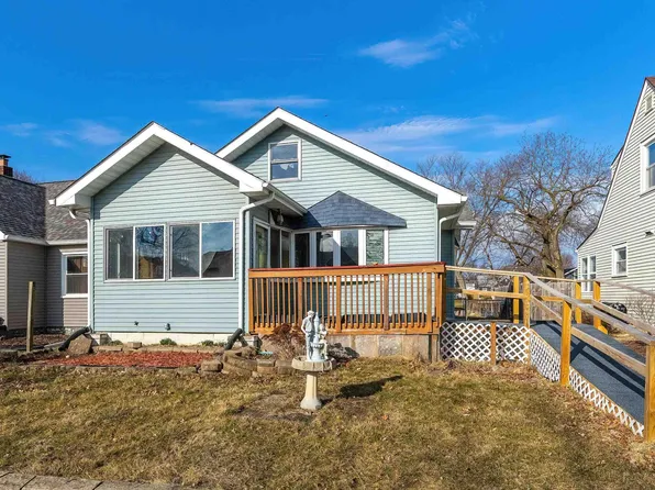 2357 31st St #A, Moline, IL 61265