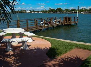 137 104th Ave APT 2, Treasure Island, FL 33706