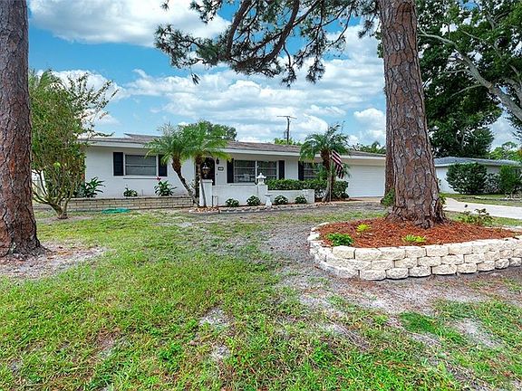4th image of 3909 17th Avenue Dr W