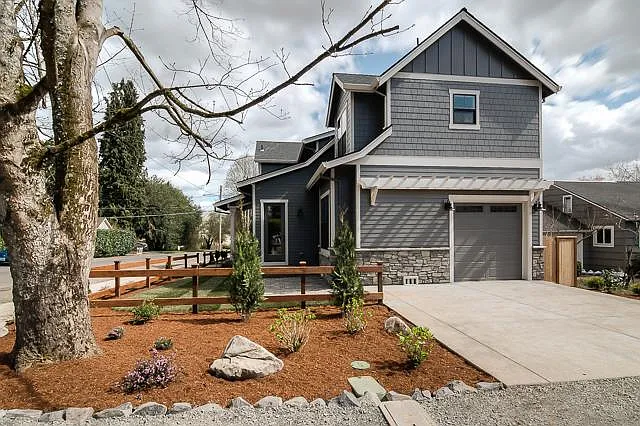 3 bed, 2.5 bath, 2300 sqft, $4,500 — Photo 2
