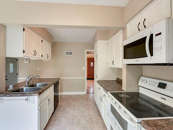 4th image of 1666 Stillwater Ave