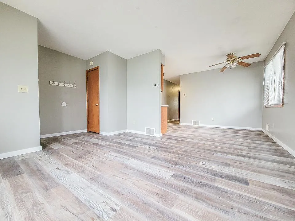 2 bed, 1000 sqft, $1,650 — Photo 4