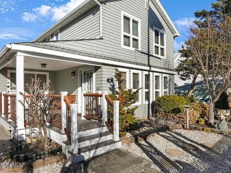 106 Surf Dr