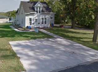 695 Rountree Ave, Platteville, WI 53818