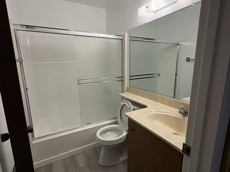 105 Piccadilly Pl #C — Photo 14