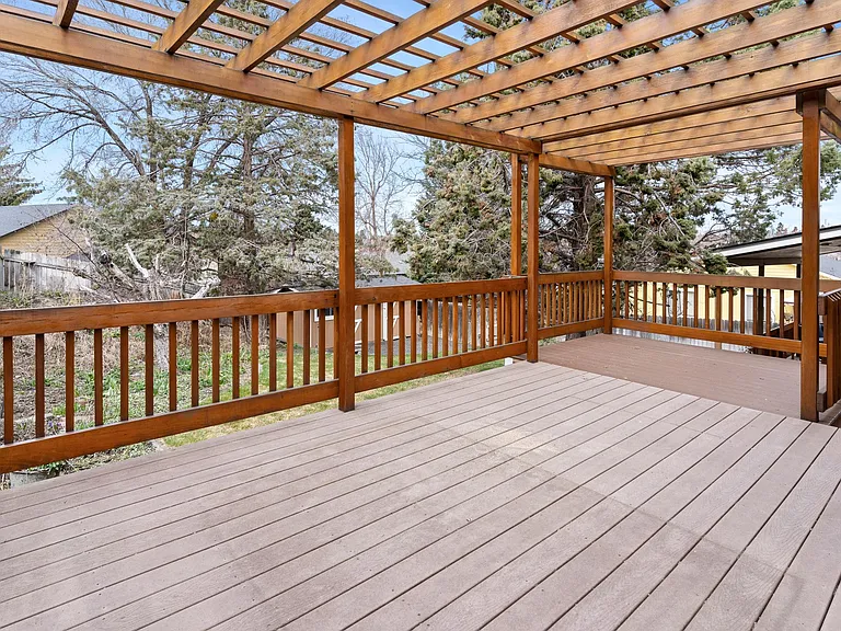 2351 NE Shadow Brook Pl — Photo 15
