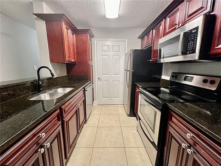 7101 Santa Fe Pkwy — Photo 8