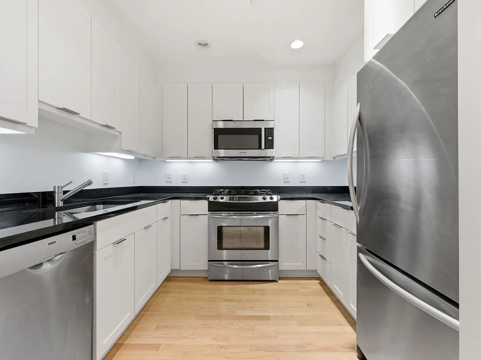 2 bed, 1405 sqft, $6,000 — Photo 2