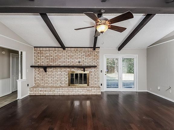 3rd image of 2401 Northcrest Dr