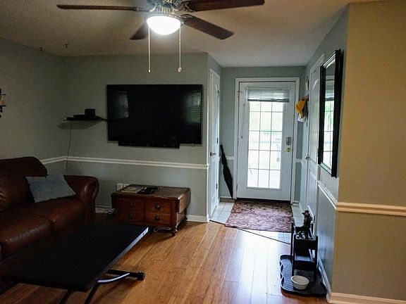 5th image of 1610 Hicks Dr