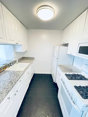 Rented by Addison Property Group | media 10