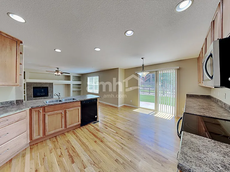 25568 E Glasgow Pl — Photo 4