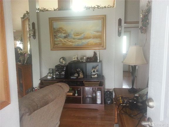 5th image of 209 Noble Fir Cir