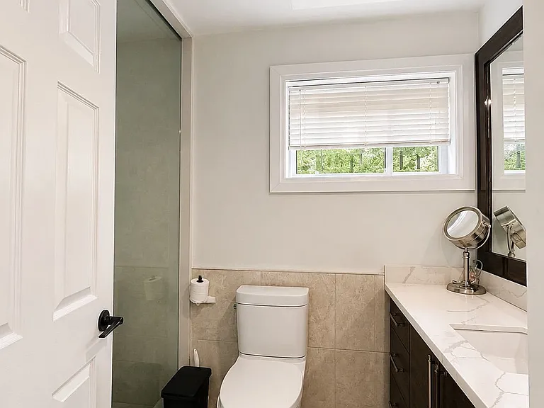2610 Leonard St — Photo 25
