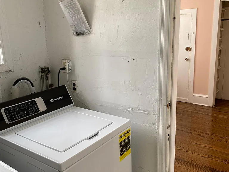 In-unit laundry