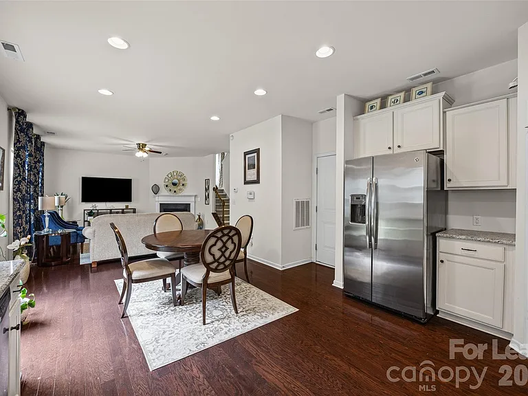 409 Elizabeth Valley Ln — Photo 10