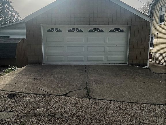 4th image of 956 Beaver Rd