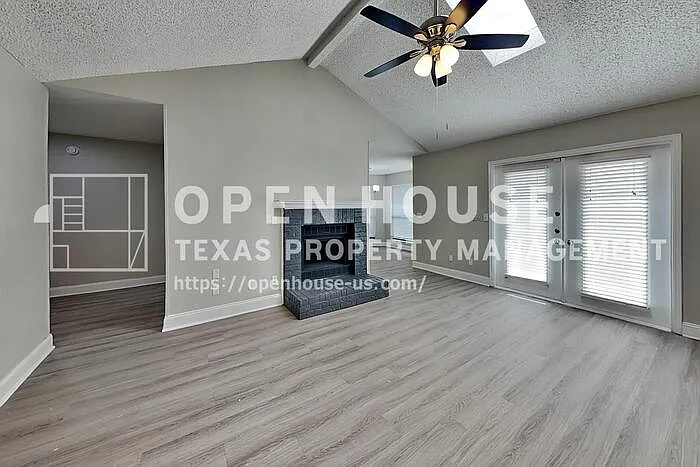 3 bed, 2.0 bath, 1511 sqft, $2,275 — Photo 4