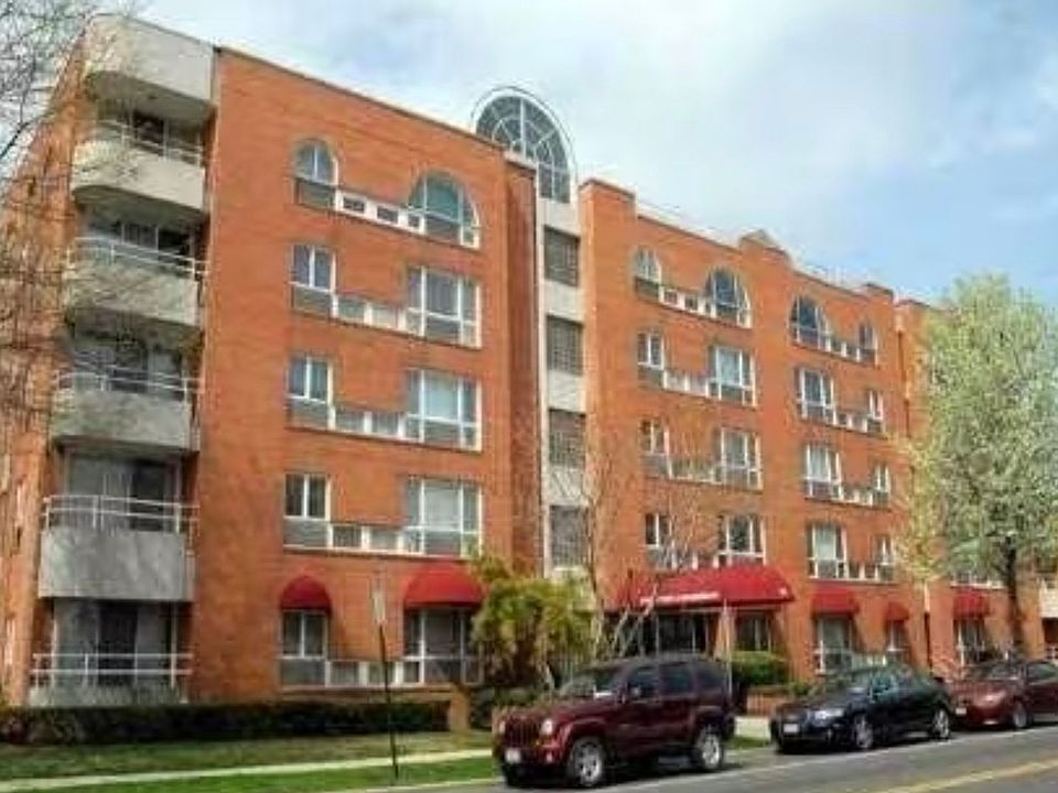 1st image of 205 Mineola Blvd