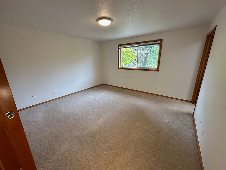 19753 Mosjon Cir NE — Photo 2
