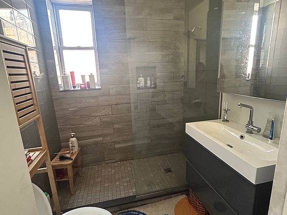 2nd image of 1106 N Wolcott Ave APT 3F