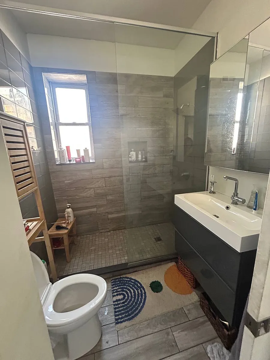 Building Photo - 1106 N Wolcott Ave #3F