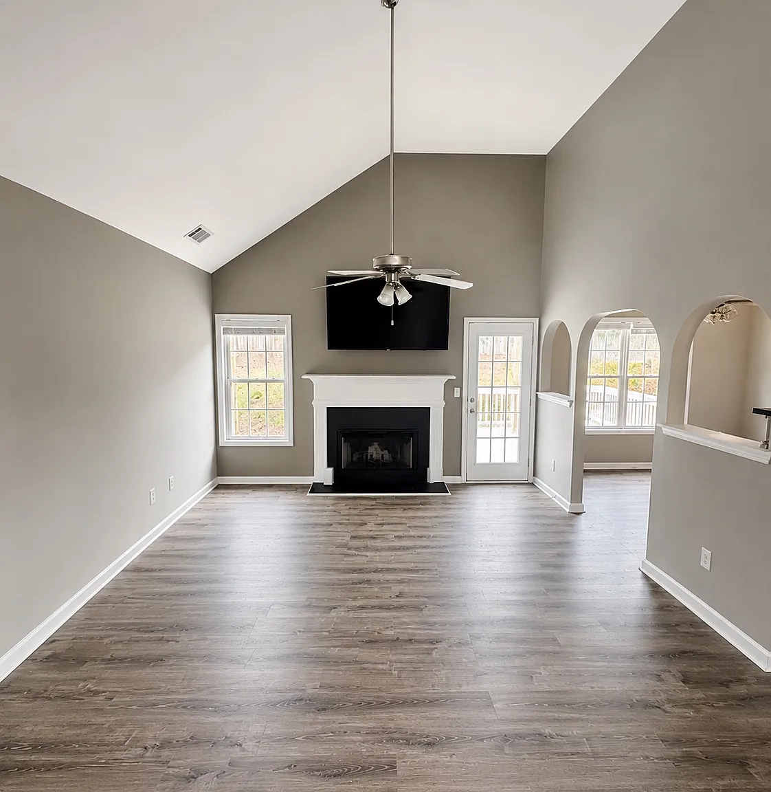 4 bed, 2334 sqft, $2,500 — Photo 4