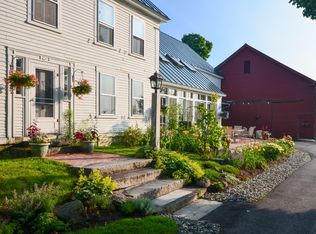 64 Little Sunapee Rd, New London, NH 03257