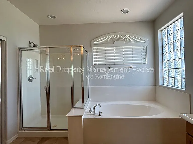 9707 S 45th Ave — Photo 40