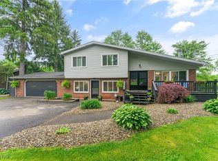 415 Sunset Dr, Brookfield, OH 44403